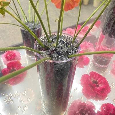 アクアセルキューブを使った花瓶の水やり方法